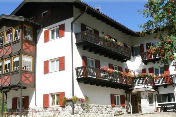 Hotel Garni Tyrolia Campitello di Fassa Exteriér fotografie