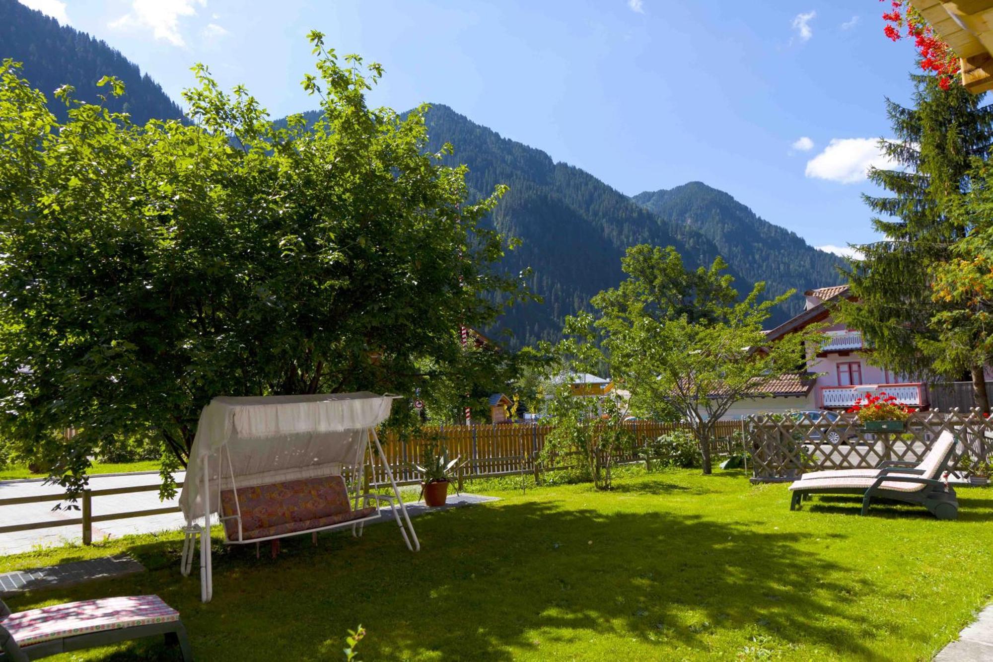 Hotel Garni Tyrolia Campitello di Fassa Exteriér fotografie