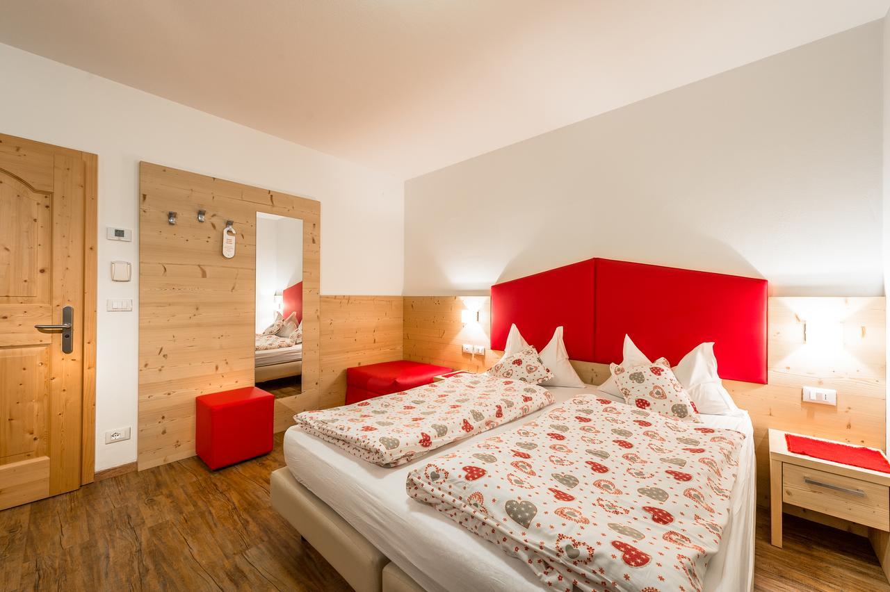 Hotel Garni Tyrolia Campitello di Fassa Exteriér fotografie